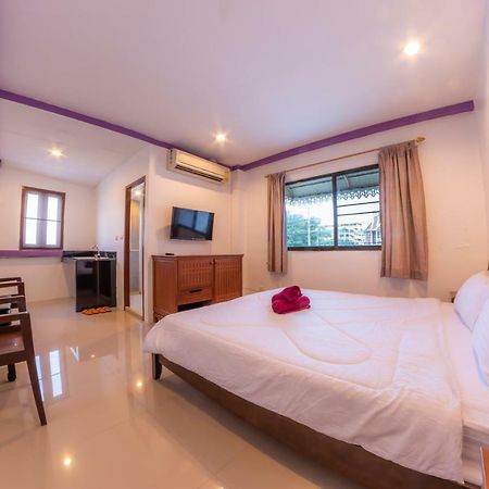 Enrico Hostel Patong Extérieur photo