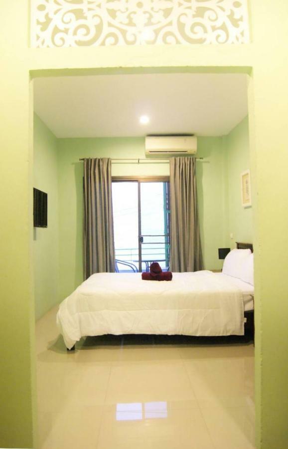 Enrico Hostel Patong Extérieur photo