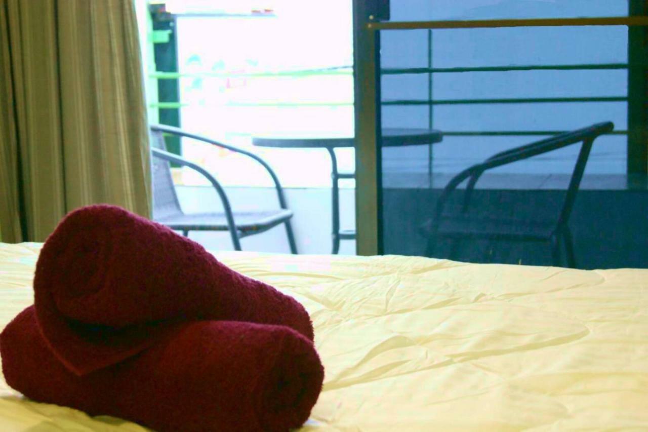 Enrico Hostel Patong Extérieur photo